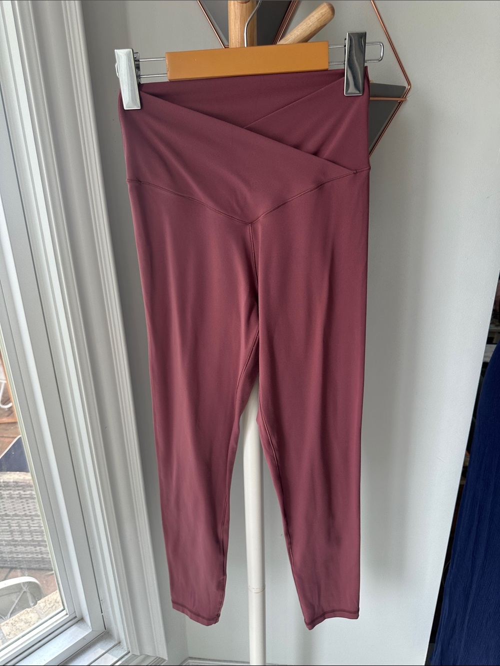 OFFLINE BY AERIE High-Waist Cross-Front Crossover Leggings Dusty Mauve Sz Medium